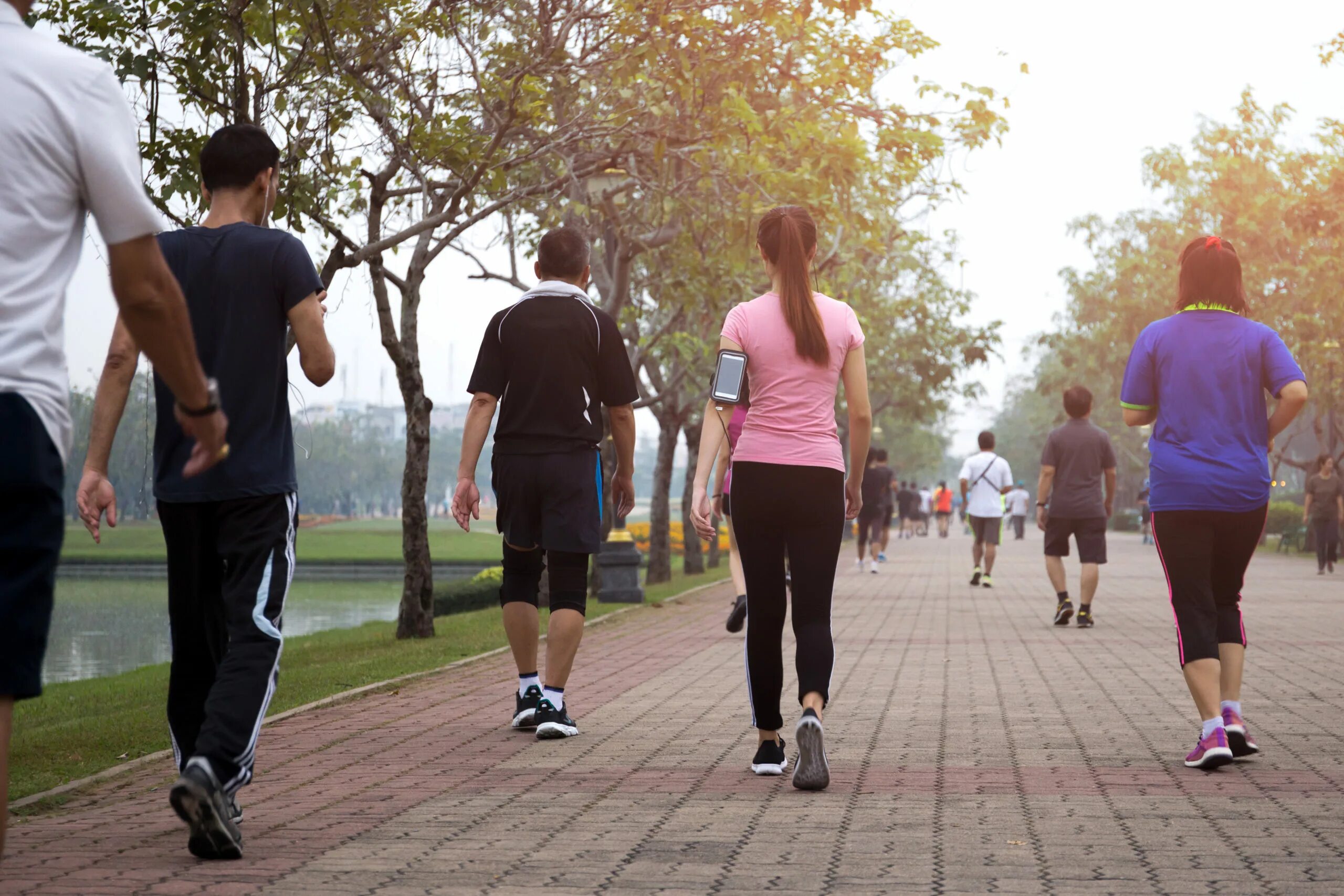 Like taking a walk. Ходьба пешком. Пешие прогулки. Спортивная ходьба в парке. Прогулка пешком.