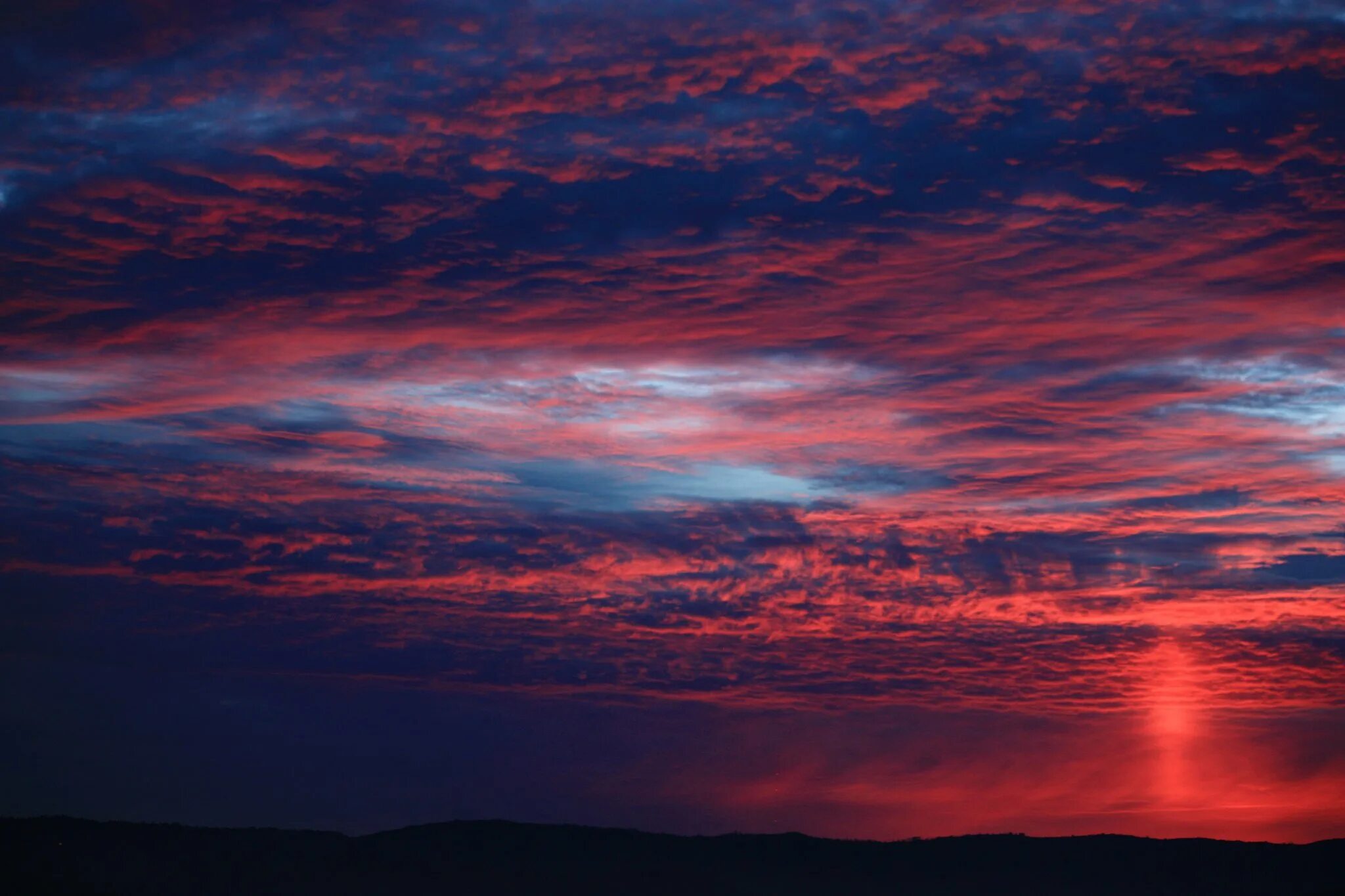 зарево, заря. кровавый закат. небо зарево. зарево, заря. заревое небо.