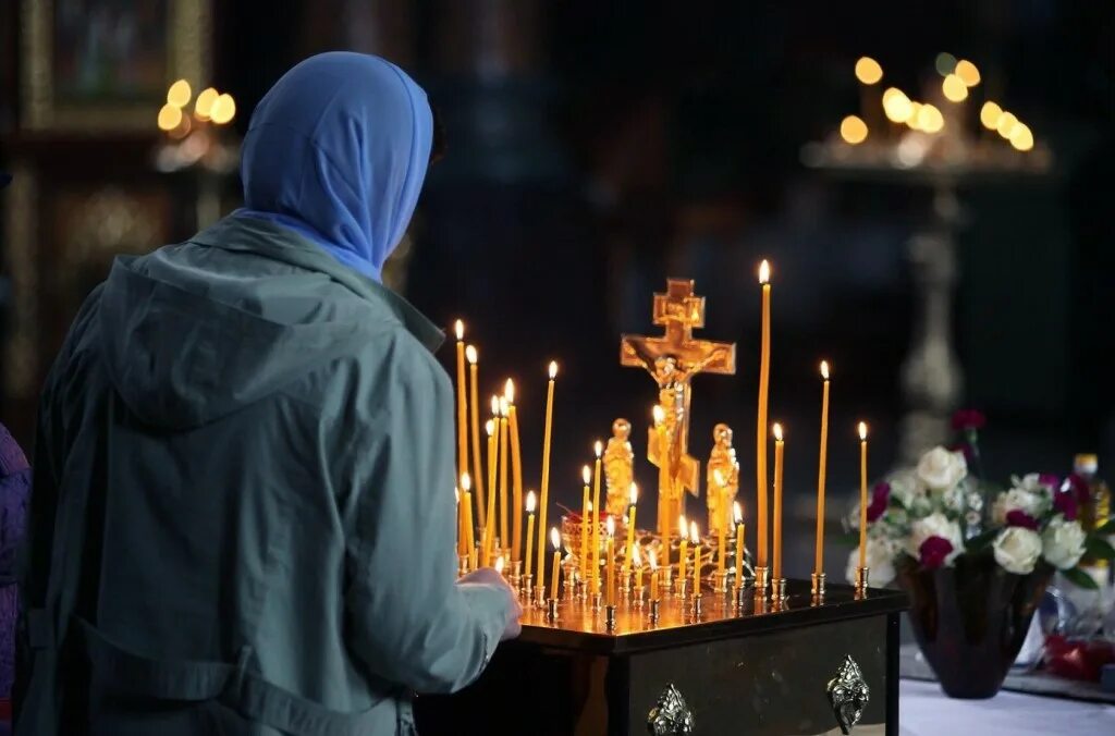 вселенская родительская суббота поминовение усопших. панихида в храме. поминание усопших православных. вселенская родительская суббота. димитриевская суббота поминовение усопших икона.