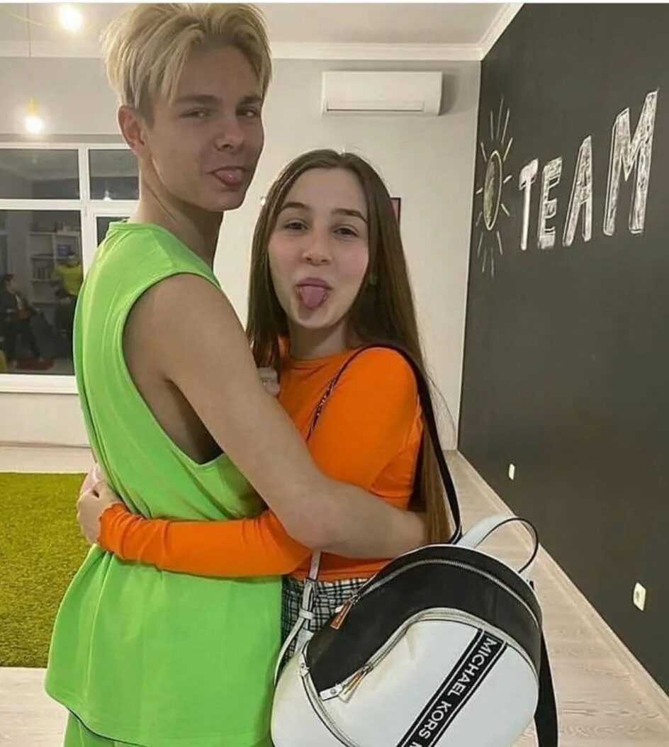 Смайл из леди дианы 2022. Смайл из леди дианы. Саша смайлик из леди диана. Смайл леди леди диана. Саша из леди диана.