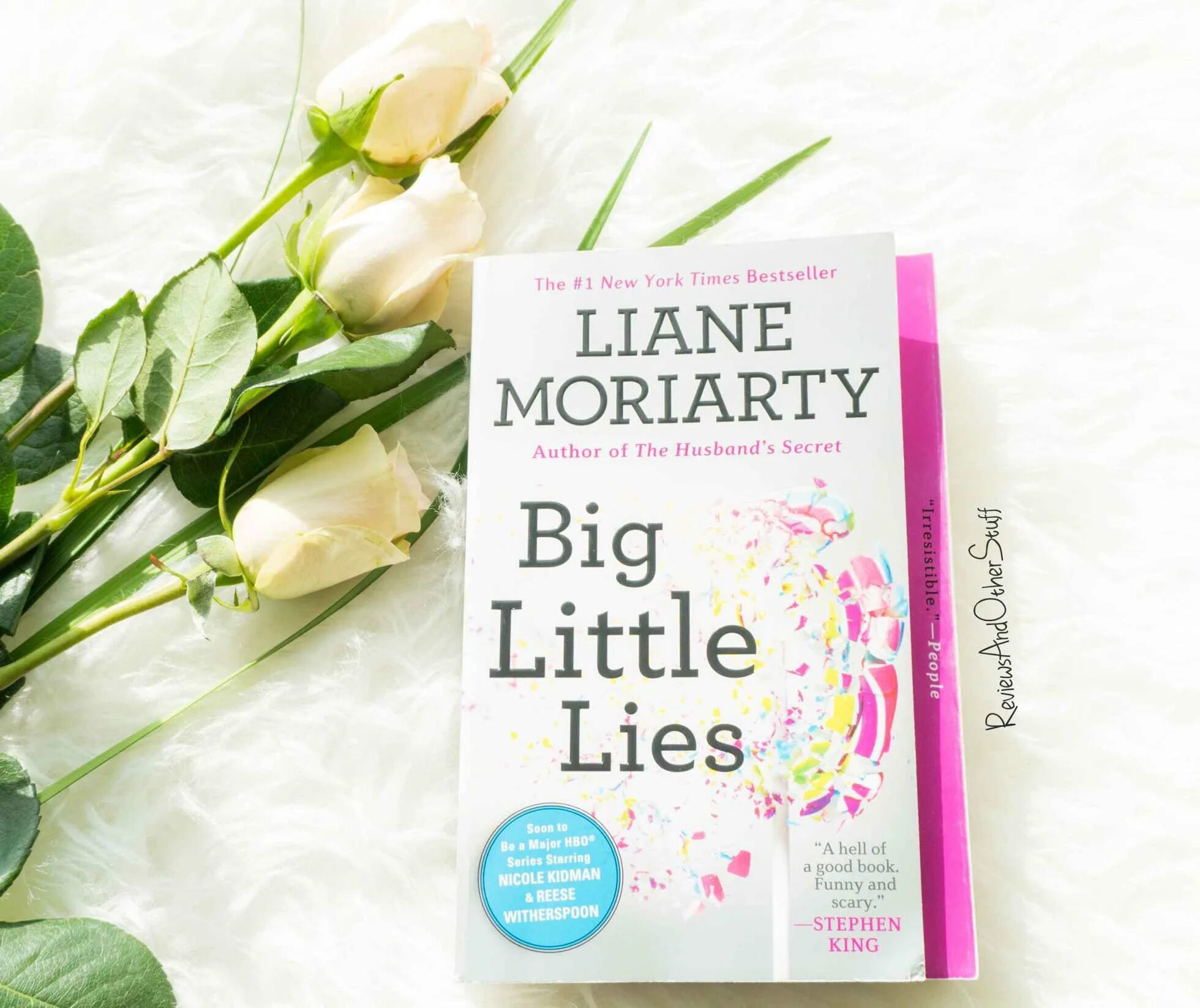 Книга lie. Big little lies книга. liane moriarty &#039;big little lies&#039;.. liane moriarty books. большая маленькая ложь лиана мориарти книга.