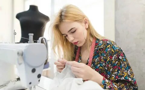 Швея рубашку сшила