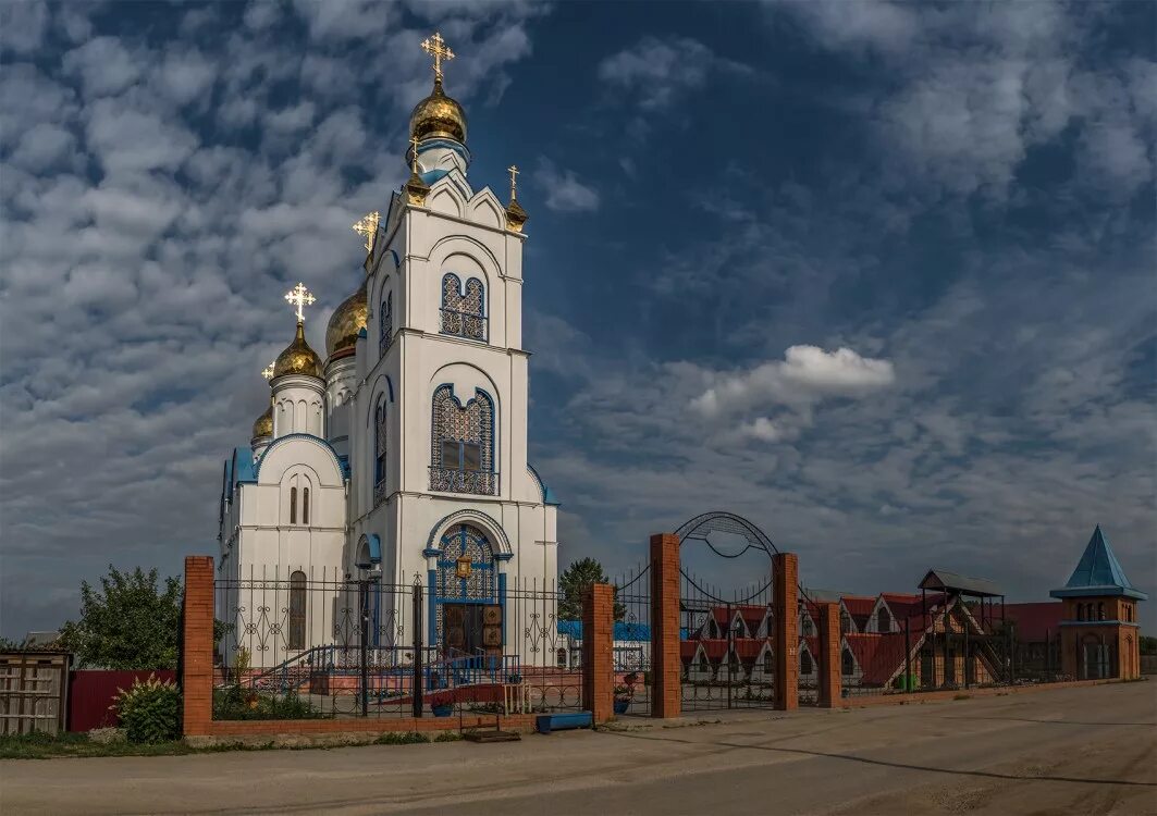 Самарская область г похвистнево. Церковь город Похвистнево. Церковь в Похвистнево Самарской области. Храм Табынской иконы Божией матери Похвистнево.