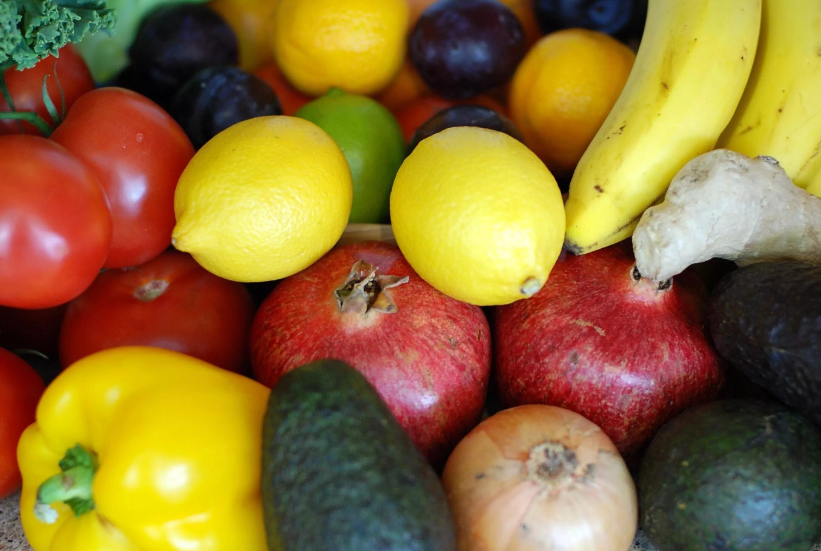 Фрукты после овощей. Овощи. Овощей и фруктов. Овощи фрукты разного цвета. Овощи фото.