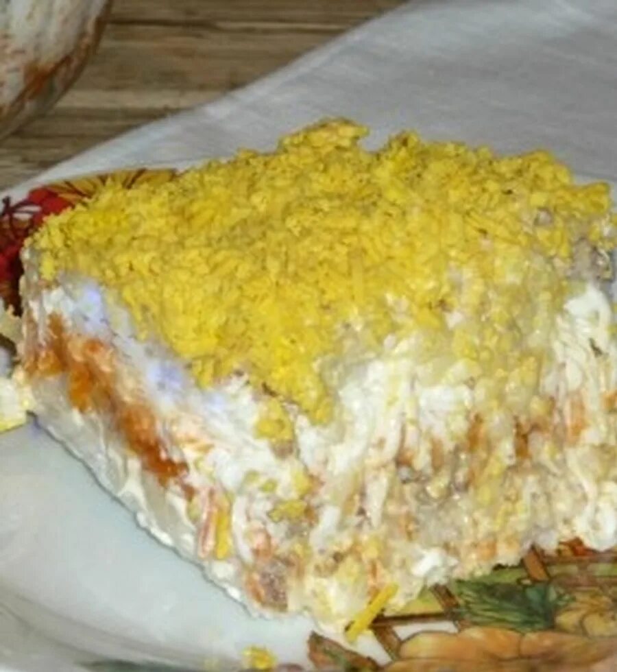 Какая консерва идет в мимозу. Салат мимоза с рыбными консервами. Мимоза с рисом и консервой слои. Салат мимоза ингредиенты. Мимоза с тунцом.