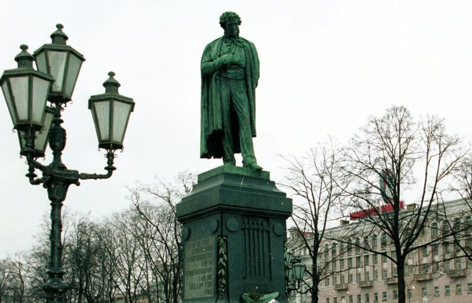 Памятник а с пушкину в москве. Памятник Пушкина в Москве Опекушин. Памятник а с Пушкину Москва а м Опекушин. Памятник Пушкину Опекушина. А.Опекушин. Памятник а.Пушкину на Тверском бульваре в Москве.