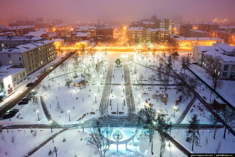 Кому тюмень. Цветной бульвар Тюмень с высоты птичьего полета. Современная Тюмень. Тюмень центр города. Площадь четырехсотлетия Тюмени.