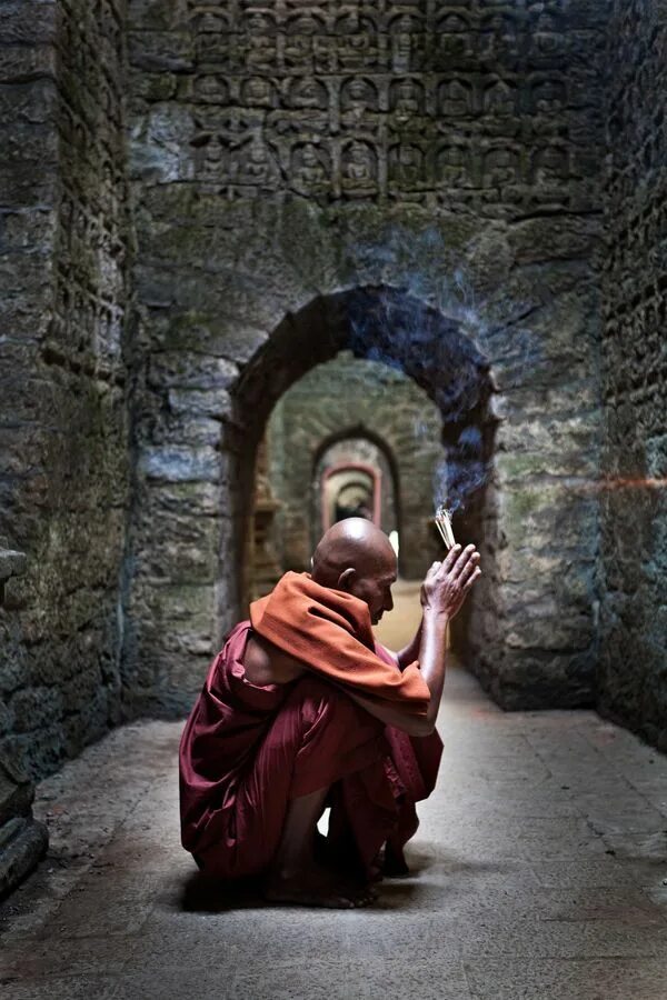 Будда монах. Тибетский монах медитирует. Буддийский монах. Буддийская медитация. Слушать тибетскую медитацию