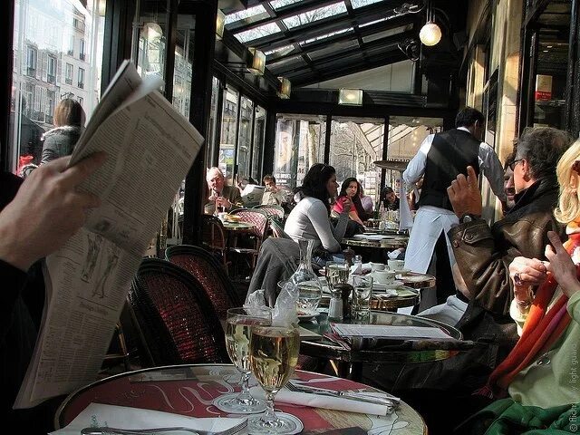 Кафе де Флор кафе в Париже. Кафе де Маго в Париже. Cafe de Flore Париж интерьер. Кафе де париж