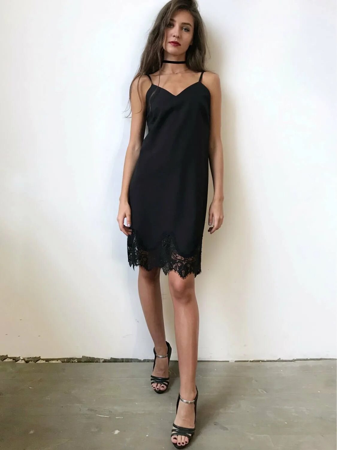 черное платье комбинация. платье в бельевом стиле. черное бельевое платье. черное бельевое платье. платье комбинация.