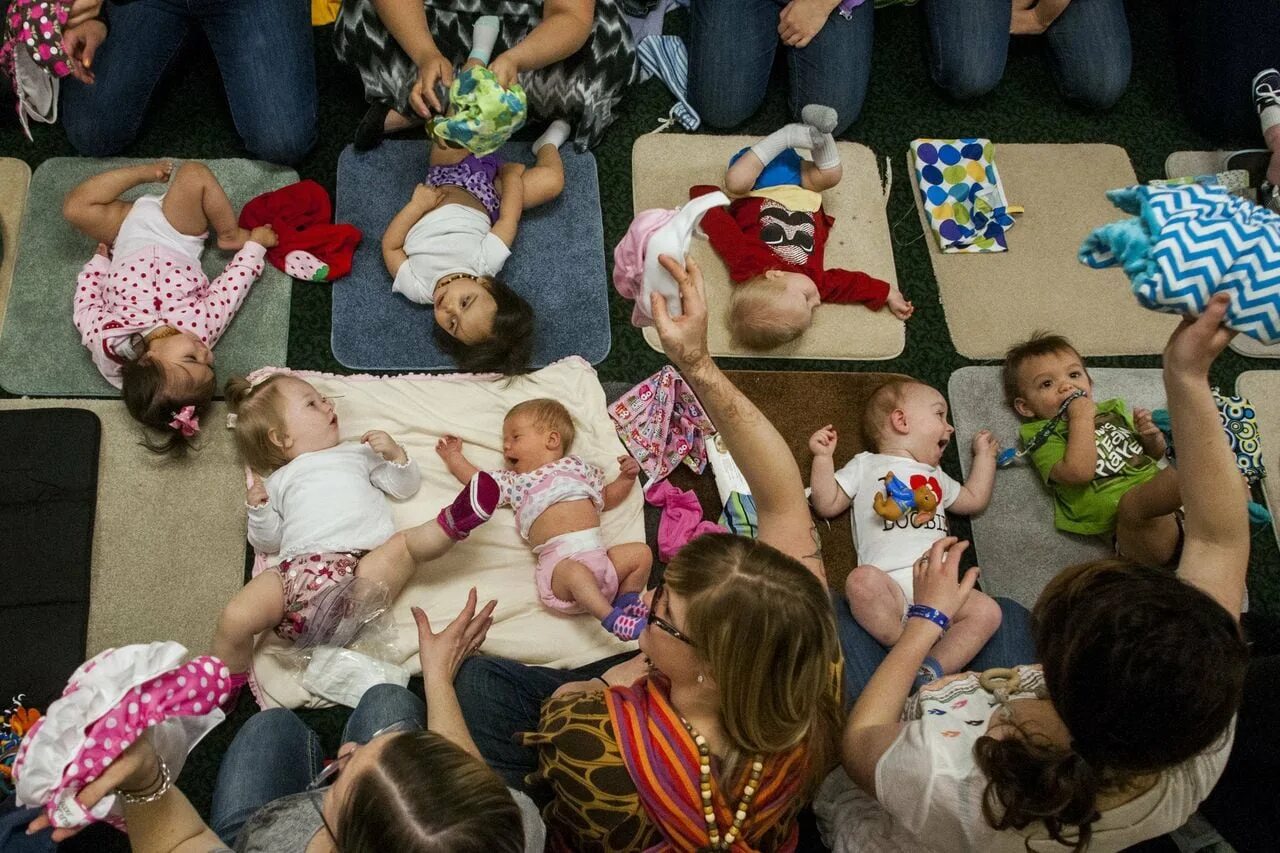 Diaper тоддлер. Change diapers. Дети in diapers. Тодлер diapers 6. Diaper girl baby маленькие.