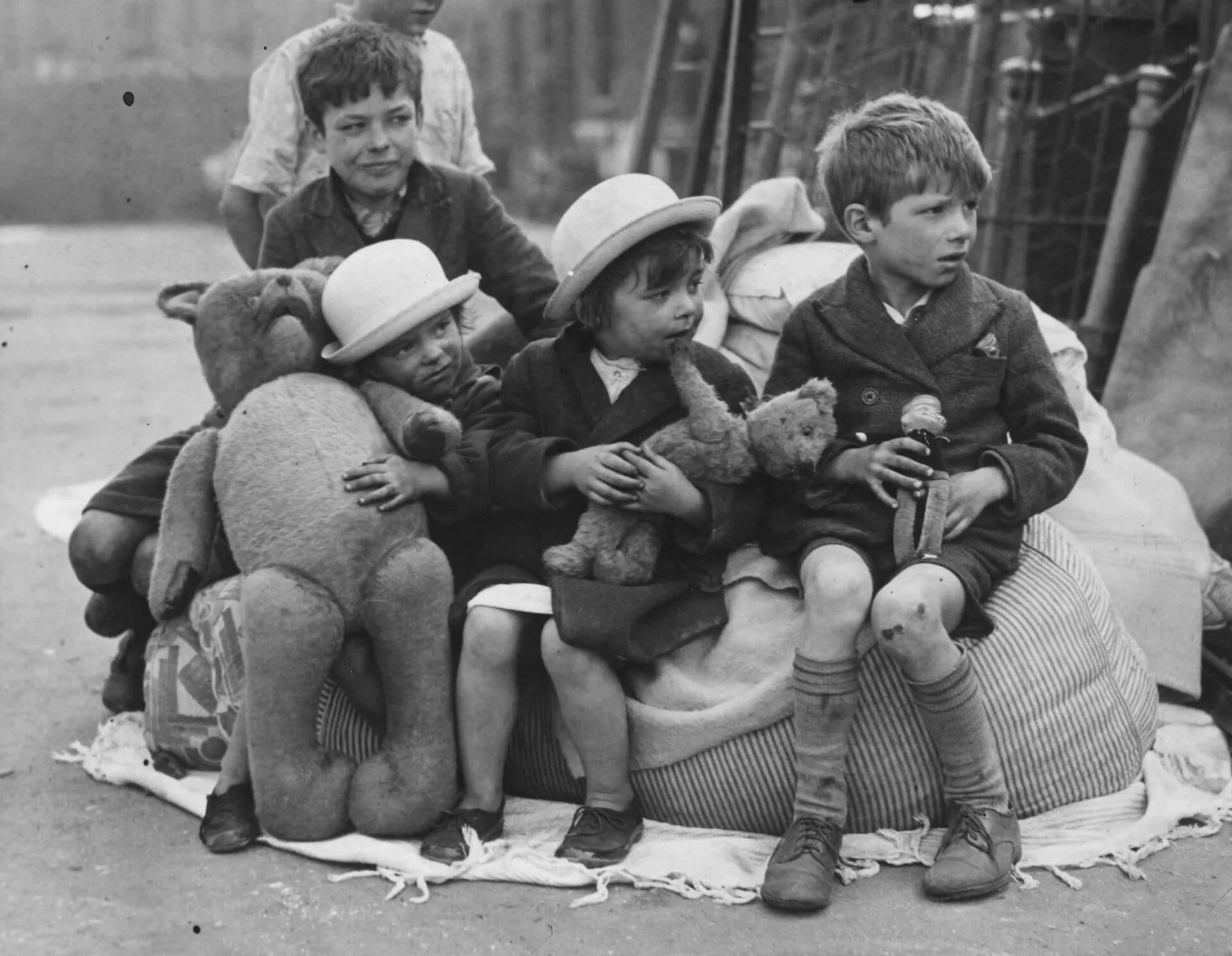 Фото детей во время войны. Дети войны.