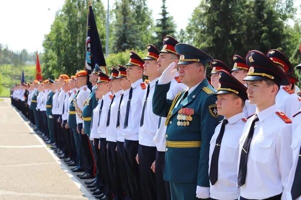 Кадетский корпус мчс кемерово. Кадетка МЧС Кемерово. Губернаторский кадетский корпус Кемерово. Губернаторская кадетская школа-интернат МЧС.