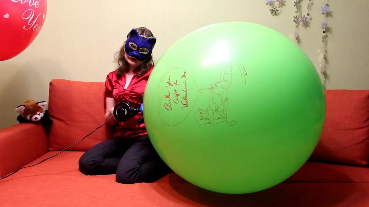 Большие шары видео. Looner Lola. Looner Elena. Looner Elena Pop Balloon. Looner Green Balloon.