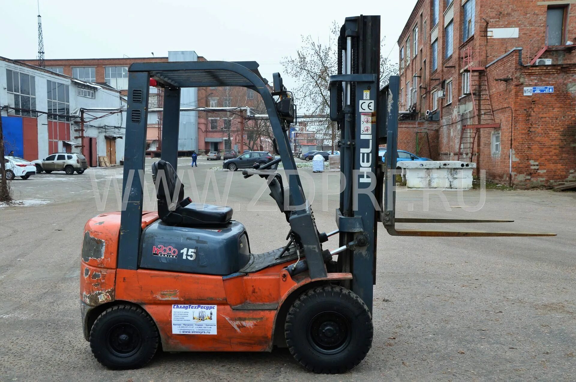 Погрузчик toyota 7fd50 стекло. Погрузчик вилочный хелли 1. 2 т. Погрузчик бу красноярск. Komatsu fg15lt.