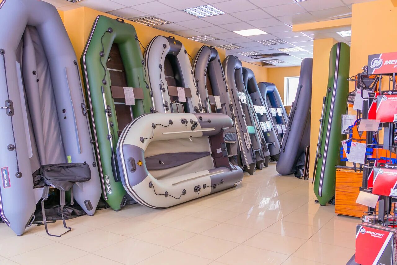 лодка резиновая пвх азимут 365. магазин клёвые лодки в екатеринбурге. маркитантская лодка. каноэ 6 метров кедр. лодка в море.