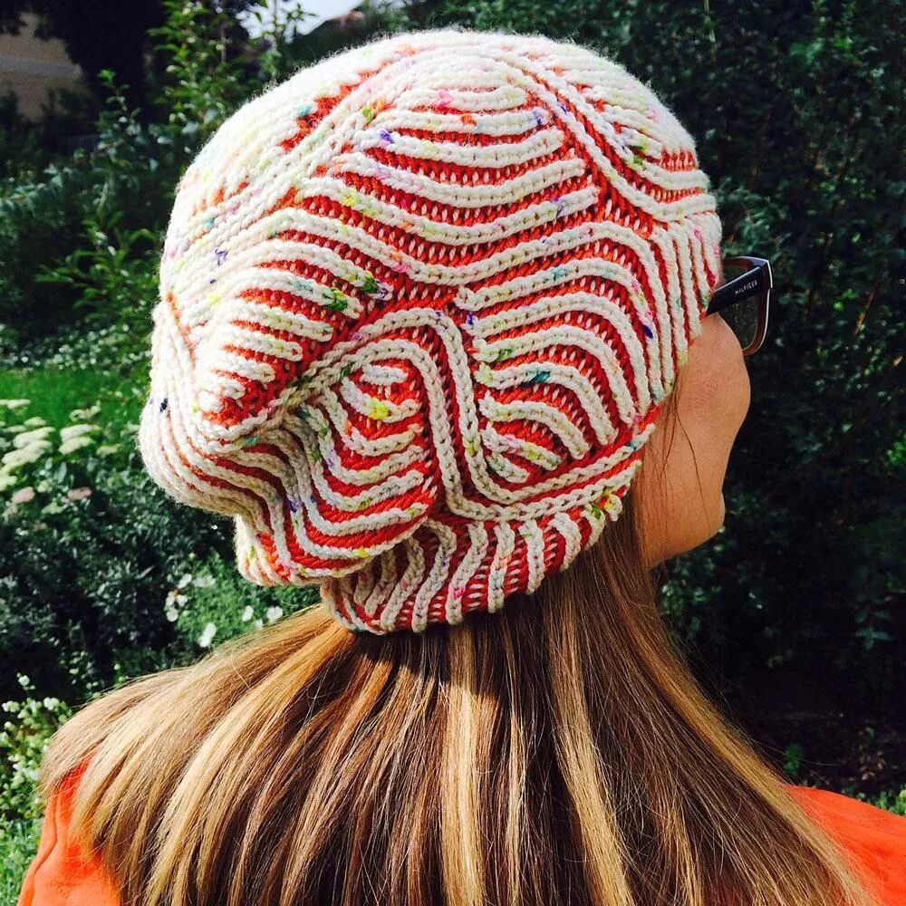 Техника бриошь крючком. Шапка бини техника Бриошь. Шапка Бриошь Равелри. Шапка Бриошь 2022.