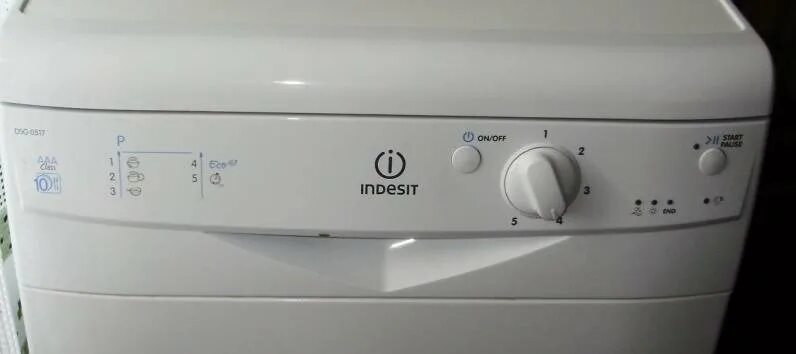 Посудомоечная машина индезит dsg. Индезит DSG 0517. Индезит 0517 посудомоечная индикаторы. Индикаторы на посудомоечной машине Индезит.