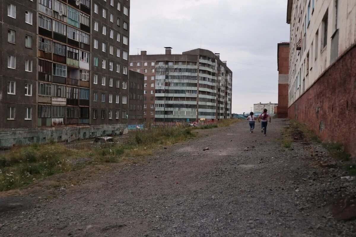 Орджоникидзе талнахская. Норильск дворы. Норильск талнахская 10а местоположение. Норильск окраины. Дворы в норильске строят.