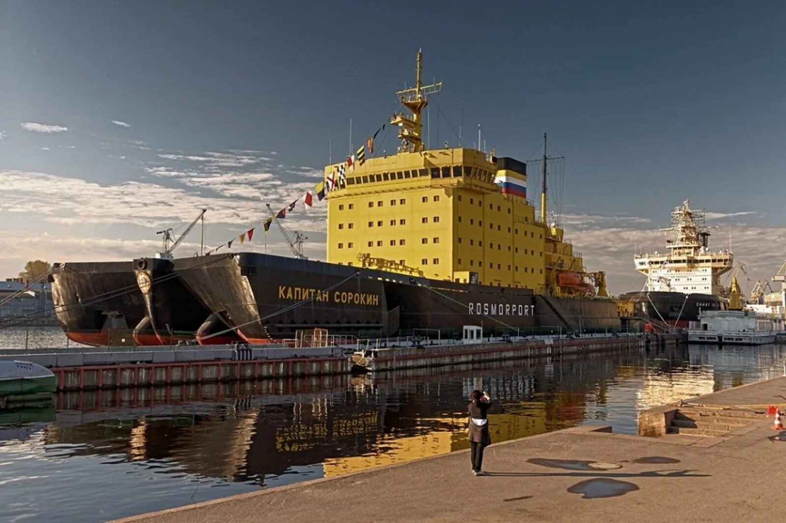 Ледоколы в санкт петербурге. Ледокол санкт-петербург росморпорт. ледокол красин в санкт-петербурге. фестиваль ледоколов в санкт-петербурге.