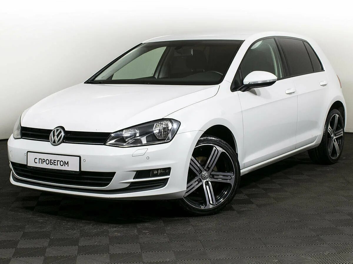 Продажа б у фольксваген. Golf 7 белый. Volkswagen Golf белый. VW Golf 7 белый. Фольксваген гольф 5 белый.