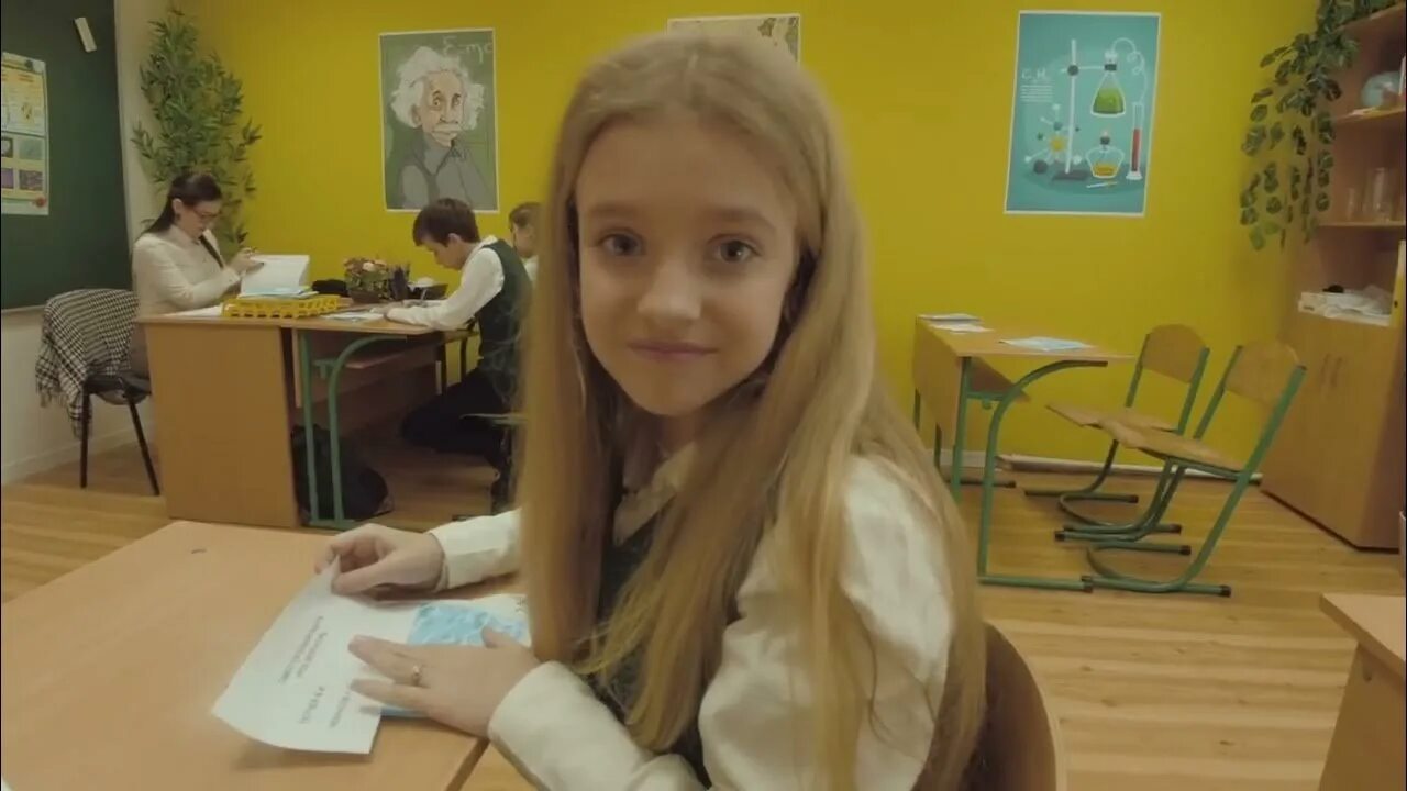 Настя из школа глазами школьника. Наташа шгш. Настя школа 1212. Студенты поздравляют преподавателей. Настя семенюк шгш.