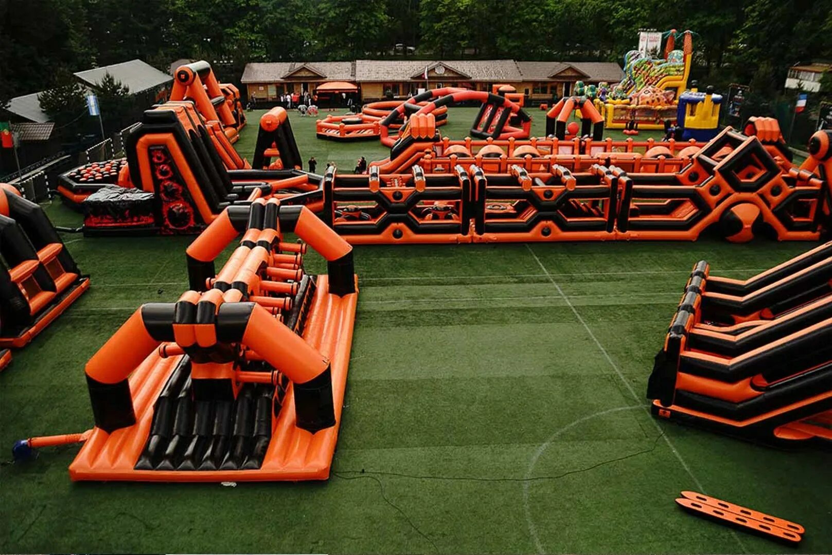 паркур зал. комната с препятствиями. замания косино парк веревочный парк. комната с препятствиями. верёвочный парк во владимире ярус.