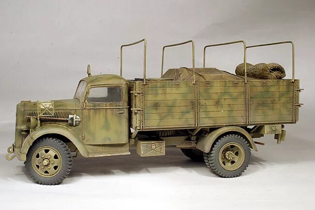 Грузовики 1 35. Opel Blitz 3.6-6700а. Opel Blitz 1/35. Opel Blitz 1/35 Italeri. Opel Blitz 1942.