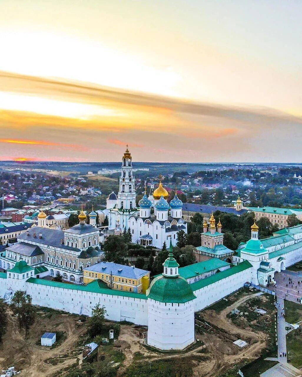 Свято троицкий москва. Троице-Сергиева Лавра Сергиев Посад. Троицкий монастырь Троице Сергиева Лавра. Сергиев посадтроицв Сергия Лавра. Троице-Сергиевой Лаврой Сергиев Посад.