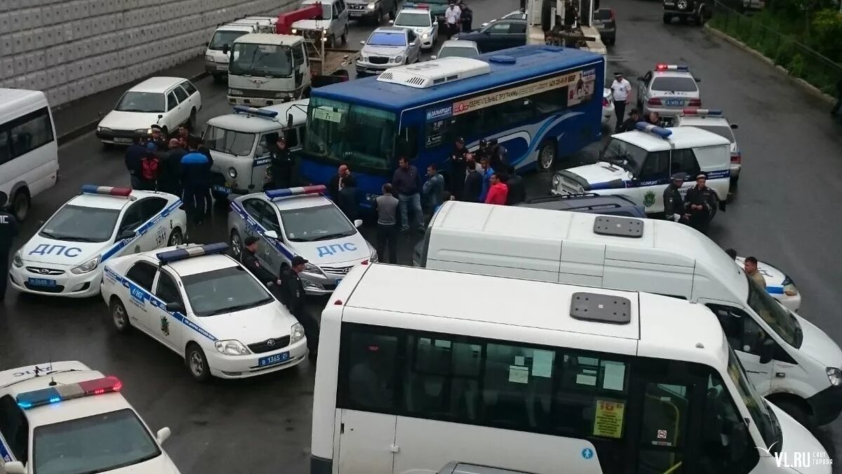 Победа на сегодня владивосток канал. ДПС Владивосток. Остановка Баляева Владивосток. ДПС Владивосток машины. ДПС Владивосток сегодняшний день.