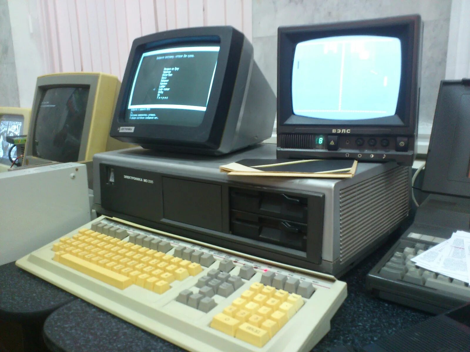 Как назывались первые компьютеры в ссср. ЕС 1841. Электроника МС 0585. ЭВМ ДВК-1. Компьютер электроника БК-0010.
