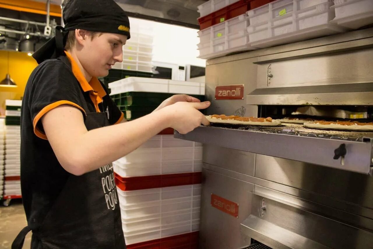 Додо нижневартовск дзержинского. Додо пицца ул дзержинского. Додо пицца на октябрьской революции. Московская область щёлково площадь ленина 2а. Додо подарок на день рождения.