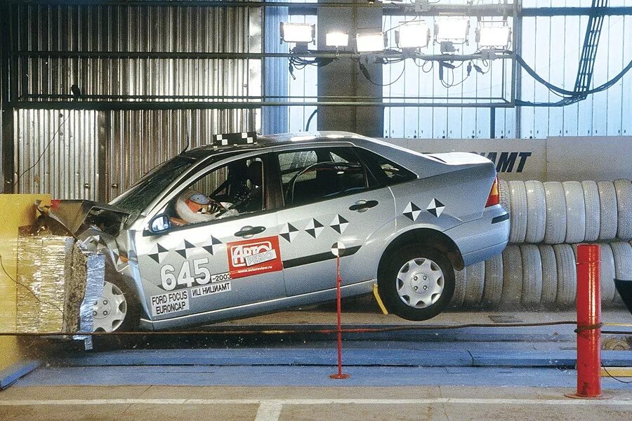 Краш тест скорости. Краш тест Форд фокус. Форд фокус 2 седан краш тест. Форд фокус 2 2006 краш тест. Краш тест Форд фокус 2 Рестайлинг.