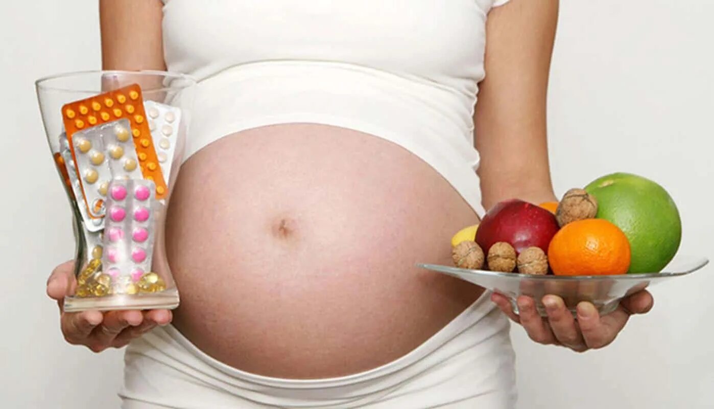 Принимать витамины во время беременности. Питание для беременных. Витамины для беременности. Питание беременной витамины.