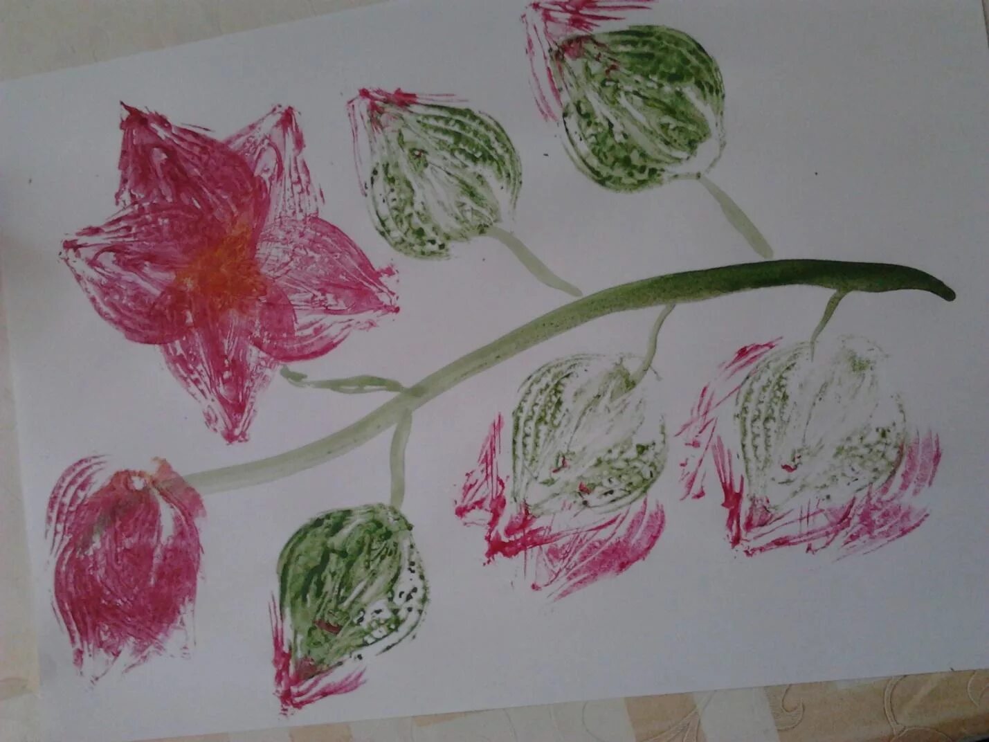 Рисование цветов пакетом нетрадиционная техника. Нетрадиционная техника рисования. Нетрадиционное рисование цветов. Рисование оттиском. Рисование нетрадиционным способом.