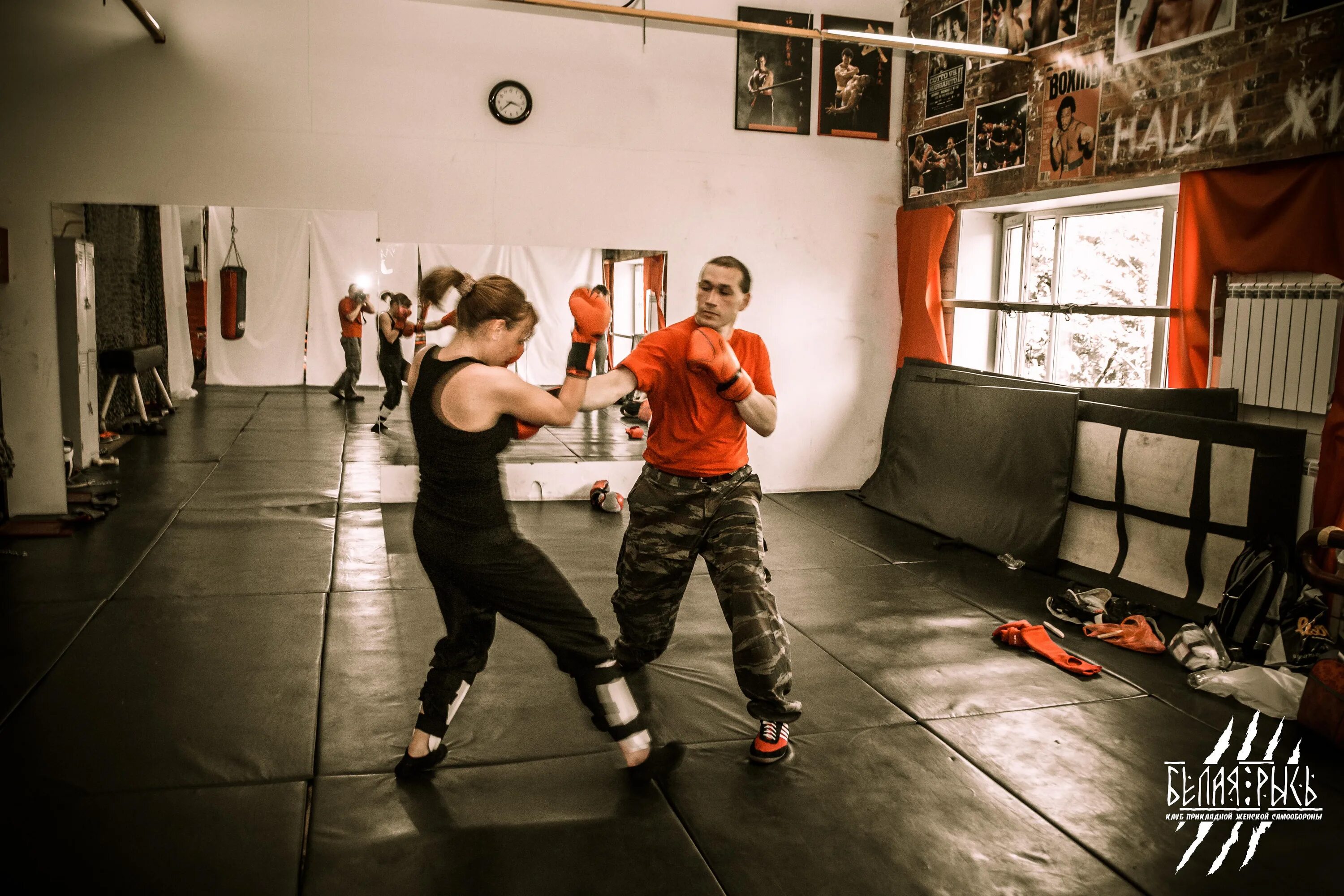 Уроки самообороны для девушек. Самооборона для девушек москва. Самооборона для девушек в москве. Самооборона для женщин. Крав мага екатеринбург чечулин.