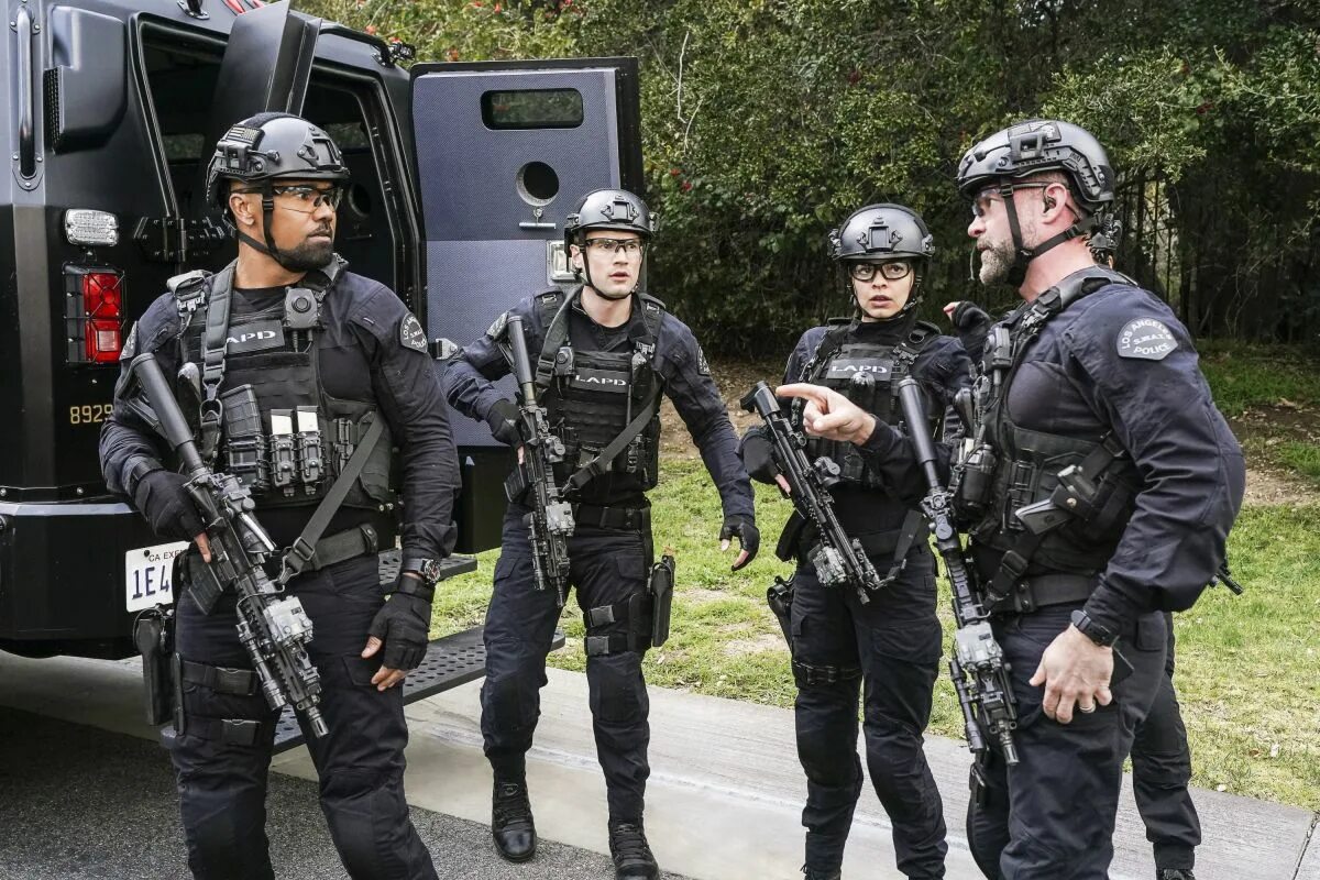 Что такое сват в инете. Сват лапд. американский спецназ swat. спецназ lapd. swat special weapons and tactics.