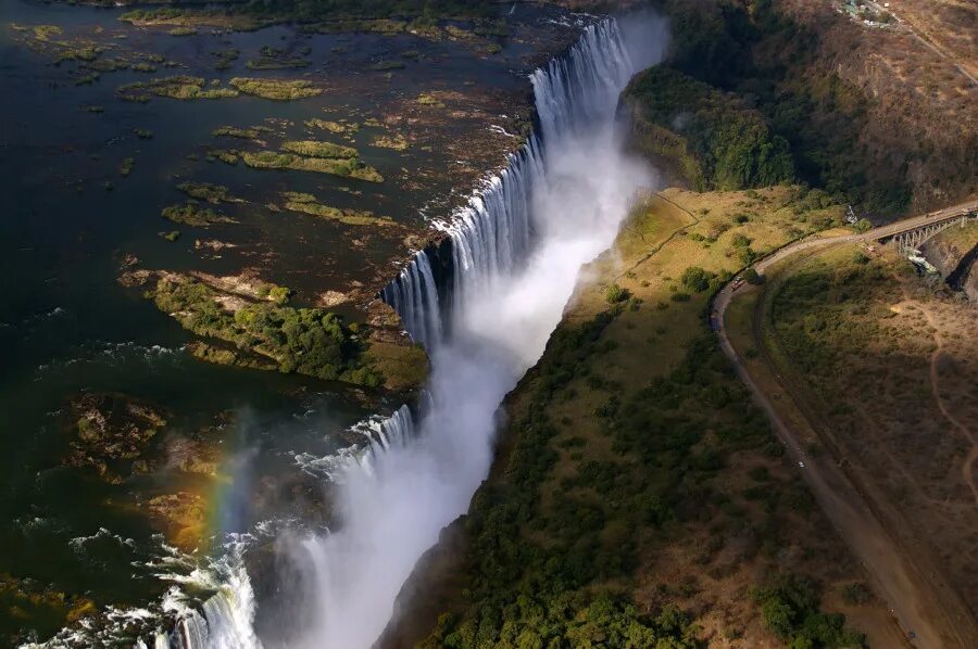 Самый высокий водопад в северной африке. Водопад бойома Конго. Река Конго водопады Ливингстона. Ливингстон Африка водопад.