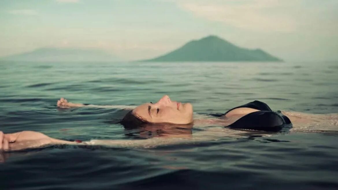 Флоатинг море. Море расслабление. Релаксация вода. Флоатинг медитация. Расслабление релакс.