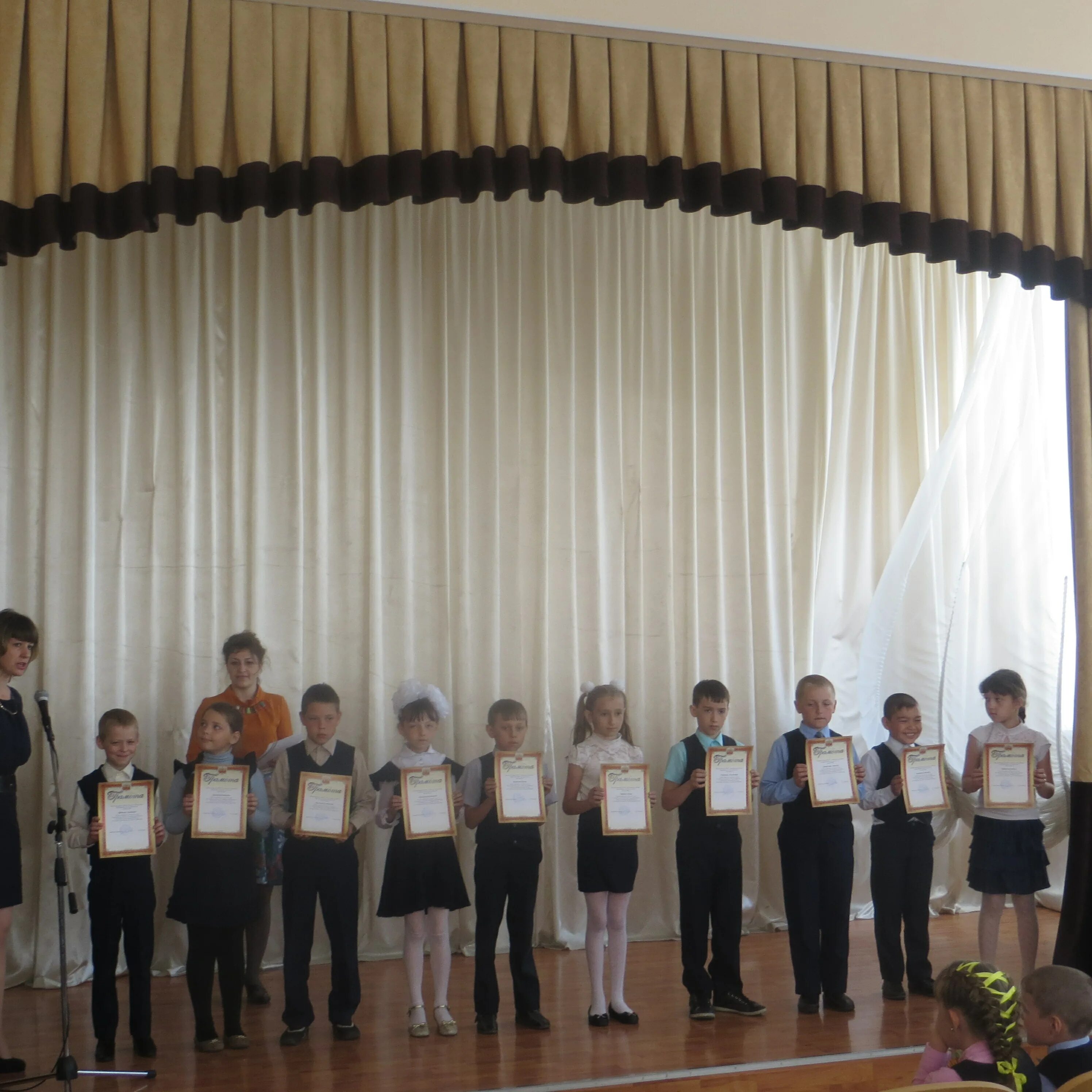 Мбоу "борисовская сош №2" выпускники. Сош 1 борисовка белгородская область. Борисовская средняя школа. Борисовка школа №2. Гуляй-борисовка школа.