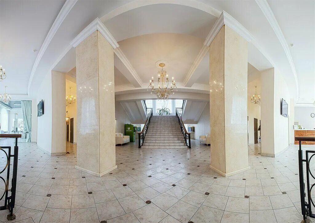 Центральная гостиница киров чарушин. Центральная ул. Ленина 3 новосибирск гостиница. Ул ленина 3 новосибирск. Гостиница центральная хабаровск.