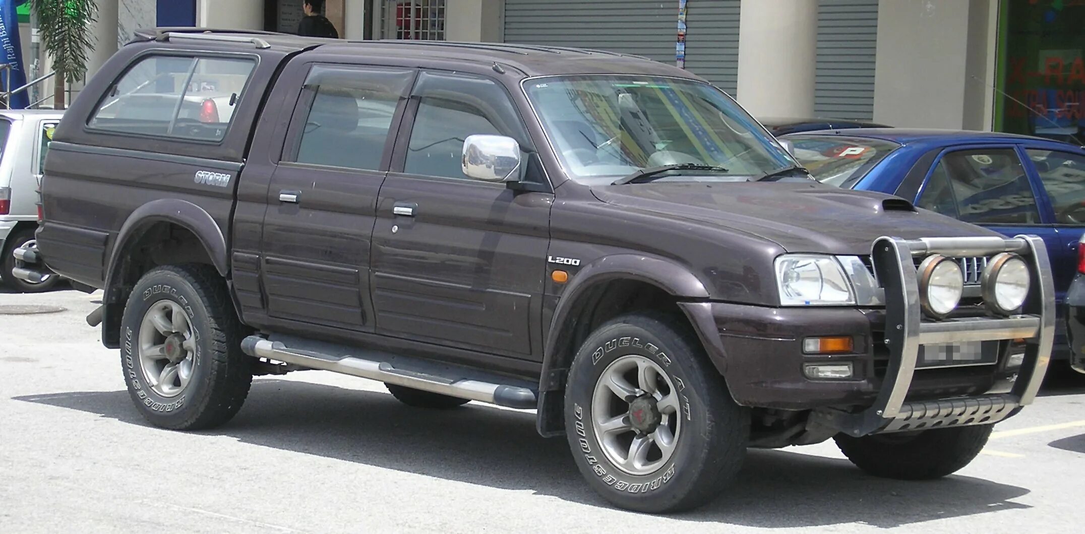 Митсубиси л200 1 поколение. Mitsubishi l200 3 поколение. Митсубиси л200 поколения.