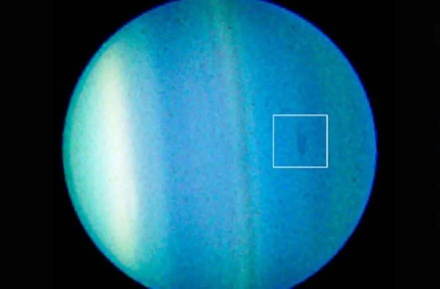 Уран европа. Уран Планета Хаббл. Нептун Планета большое темное пятно. Нептун (Планета). Уран поверхность планеты.