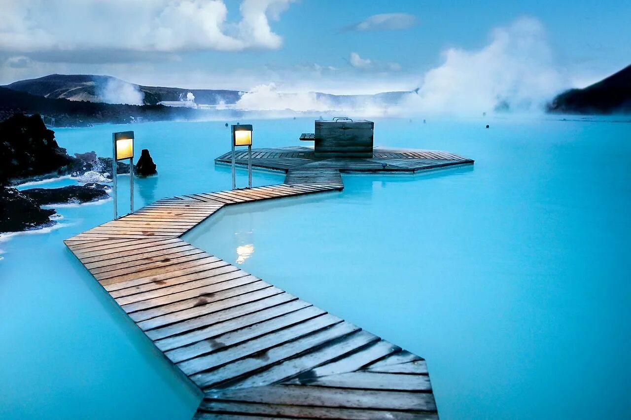 Самые красивые и интересные места. Голубая Лагуна Исландия. Голубая Лагуна - геотермальный бассейн в Исландии. Голубая Лагуна курорт Лагуна Исландия. Голубая Лагуна спа Исландия.