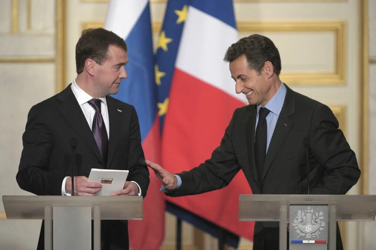 Николя Саркози и Медведев. Саркози и Медведев 2008. План Медведев Саркози 2008.