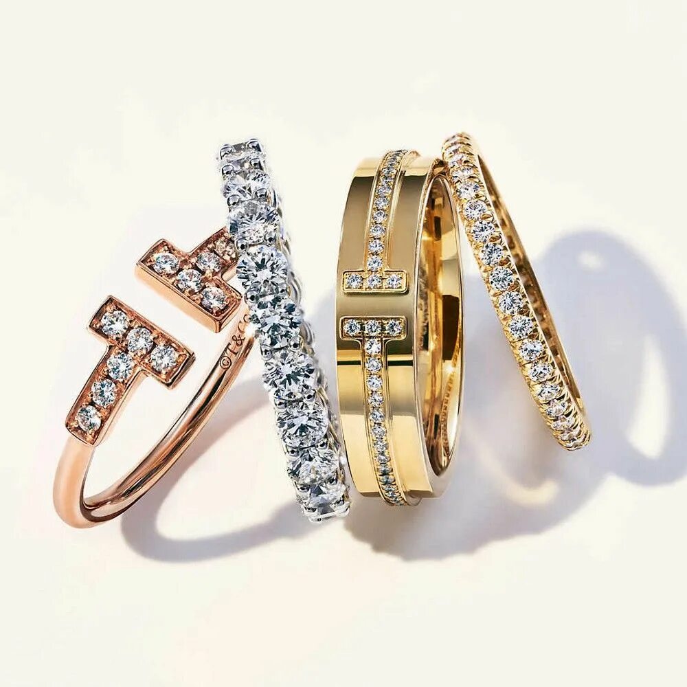 Комплект булгари золото. Luxury brand jewelry. Jewelry mockup. Набор булгари золото. Популярные ювелирные бренды.
