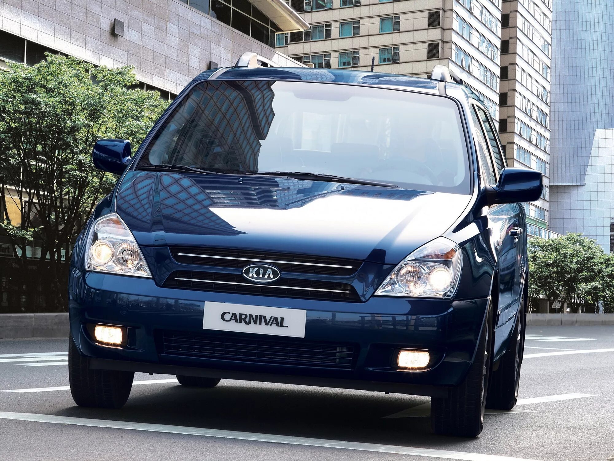 Kia carnival поколения. Kia Carnival 2006. Kia Carnival 2. Kia Carnival 2007. Киа минивэн Карнивал 2006.