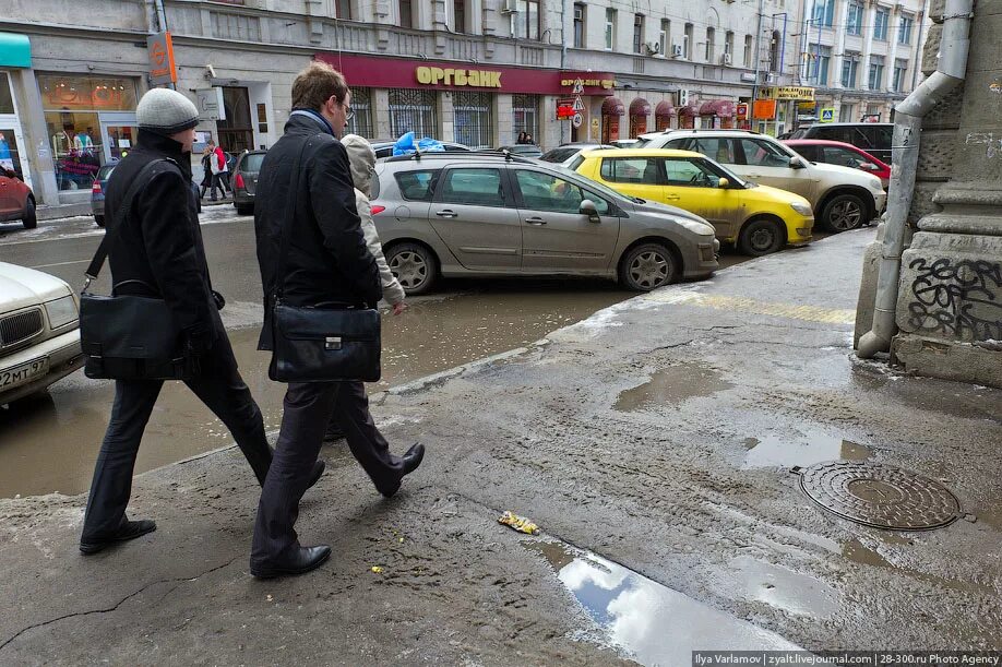 Московский ужасно. Грязные улицы Москвы. Грязная Москва. Улицы Москвы грязь. Самые грязные улицы Москвы.