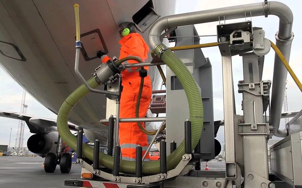 Самолет с улыбкой. Унитаз в самолете. Туалет в самолете. Туалет в самолете. Airbus a320 туалет.