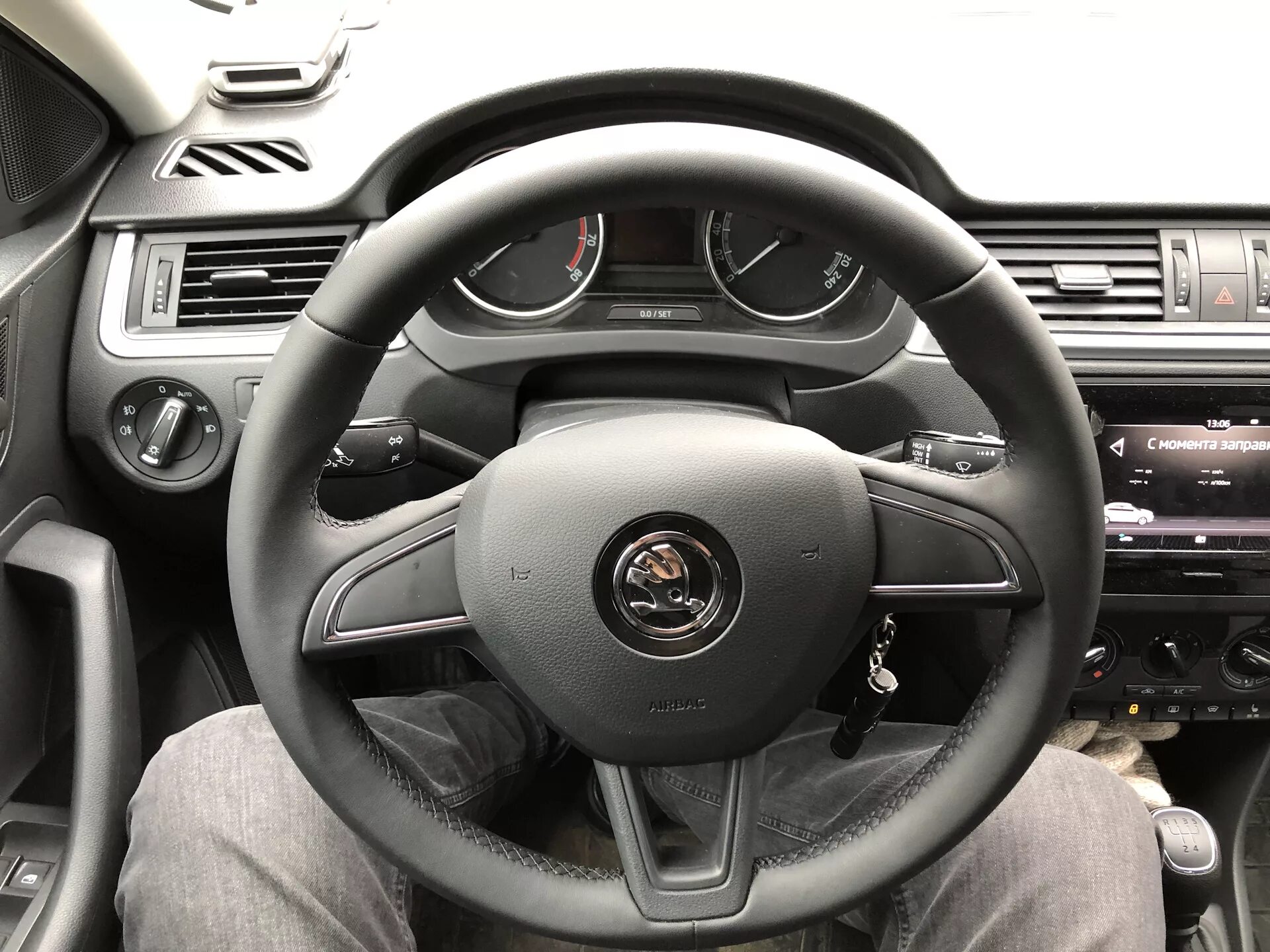 Новый кожаный руль и клапан омывайки - Skoda Rapid (1G), 1,6 л, 2018 года тюнинг
